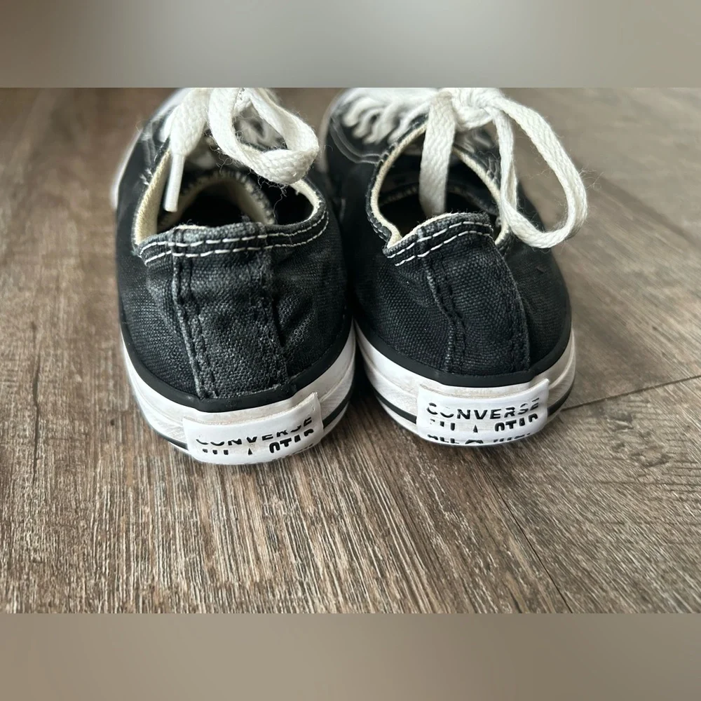 🌸 $10 SALE 🌸 Converse Kids Black Sneakers